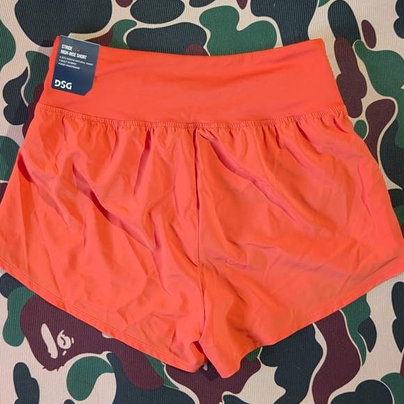 DSG Stride High Rise Women's Coral Women's Shorts NWT - Picture 2 of 3